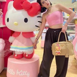 life size pink cartoon hello kitty sculpture resin sculpture hand painted abstract large floor ornament for shopping mall dessert store decoration