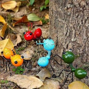 Cast Metal Ant Figurine Creative Small Insect Animal Model Ornaments for Garden Park Lawn Yard Decor High-quality Metal Crafts